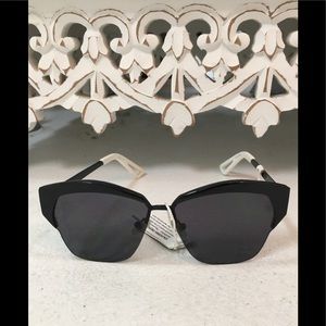 Black Top Rim Sunnies